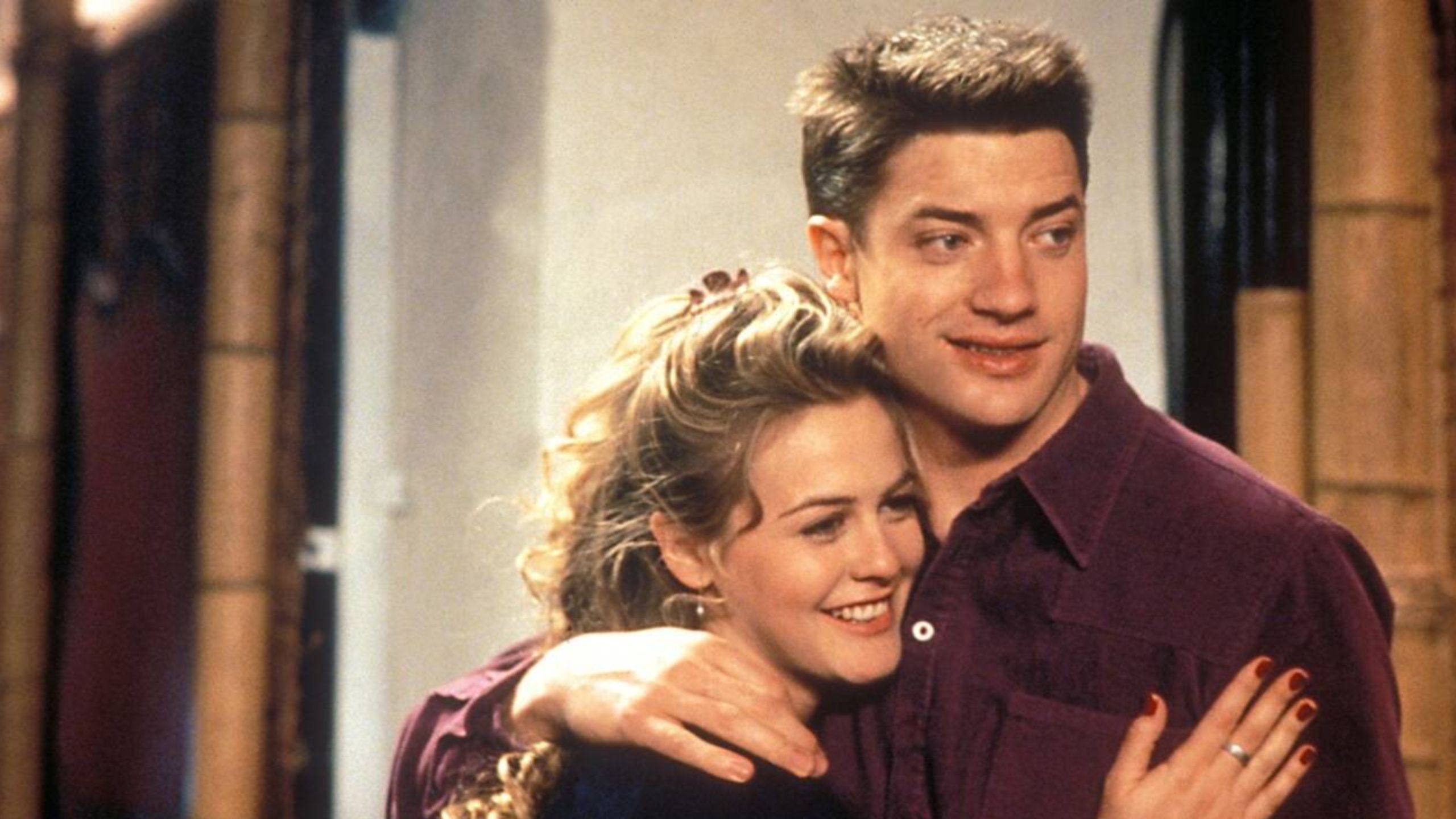 Alicia Silverstone e Brendan Fraser em "De Volta para o Presente" • Reprodução/New Line Cinema