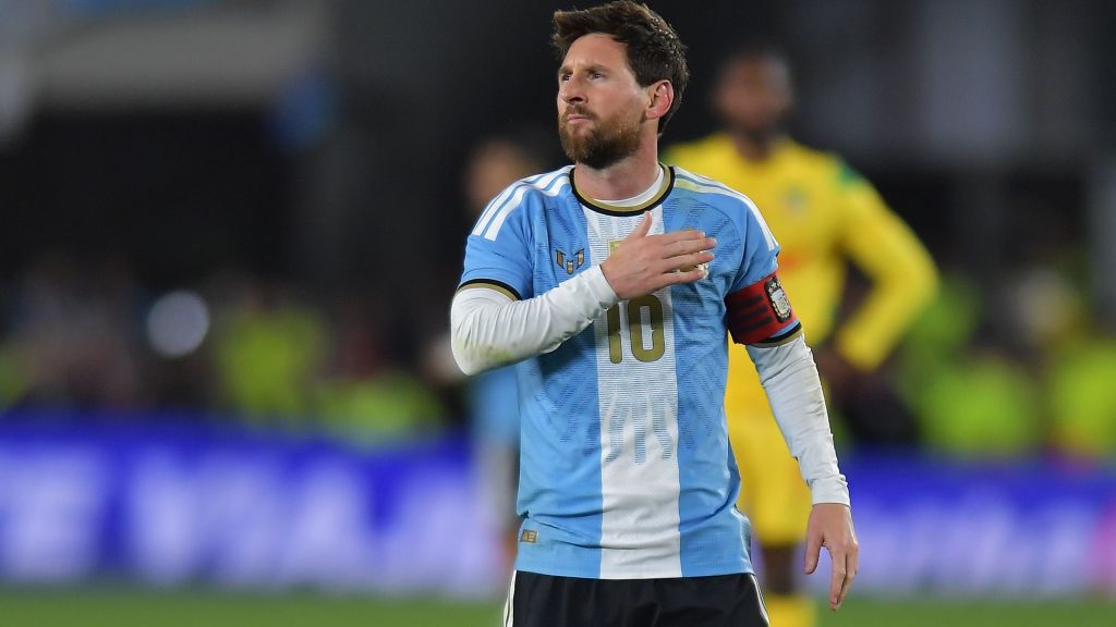 Argentina não poderá aposentar camisa 10 após despedida de Messi; entenda