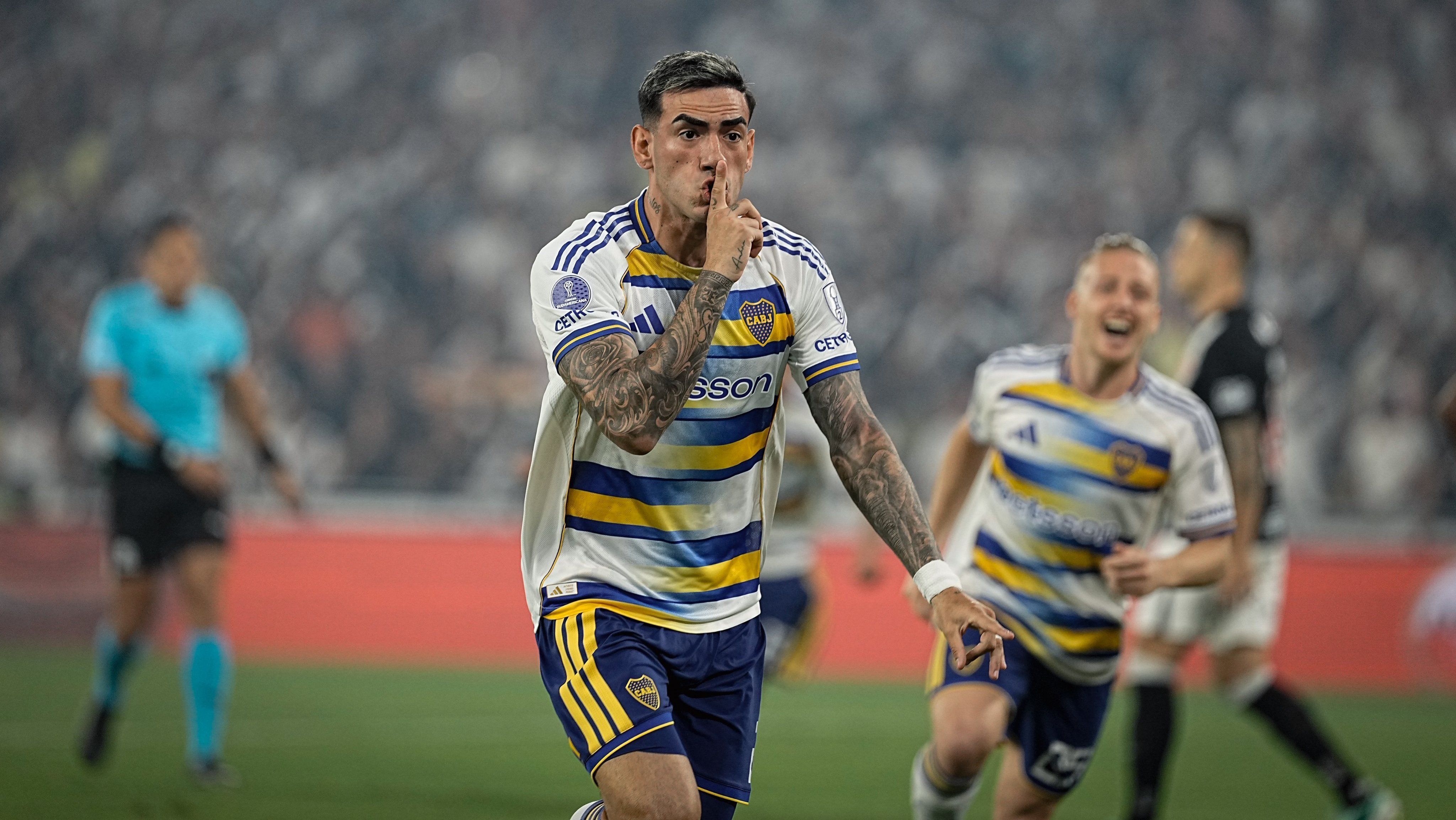 Di Lollo celebra seu gol pelo Boca na semifinal contra o Vasco