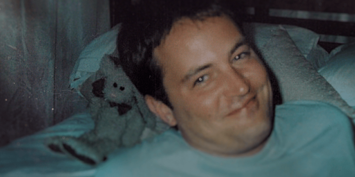 Documentário sobre Matthew Perry resgata fotos raras do ator; veja