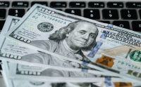 Dolarizar o patrimônio: por que brasileiros investem em moeda estrangeira?