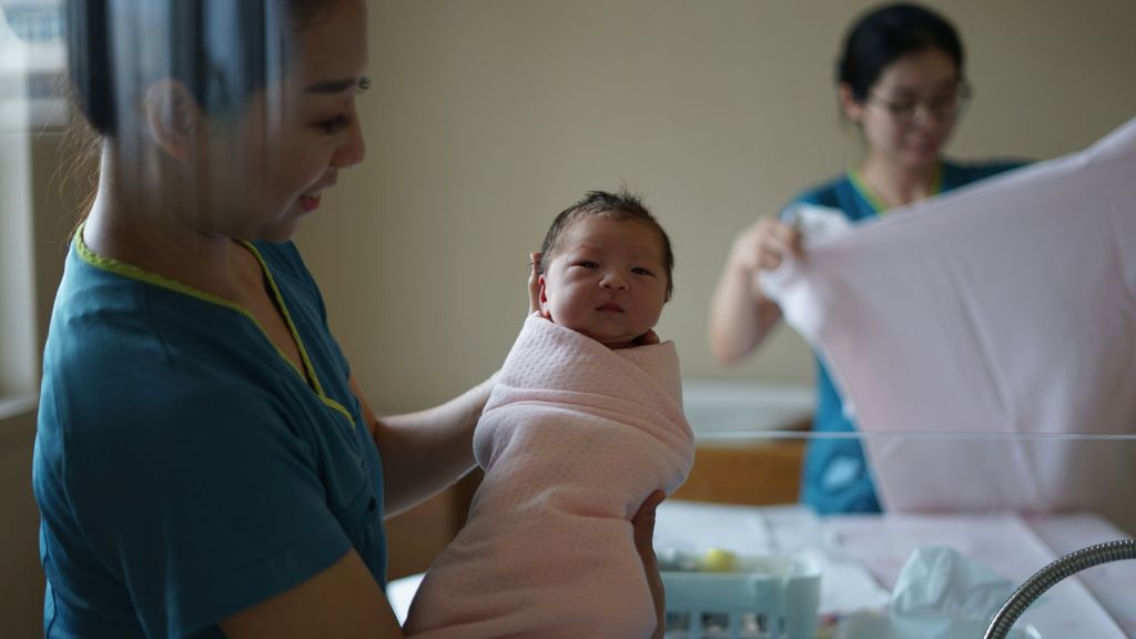 Bebê recém-nascido em maternidade chinesa