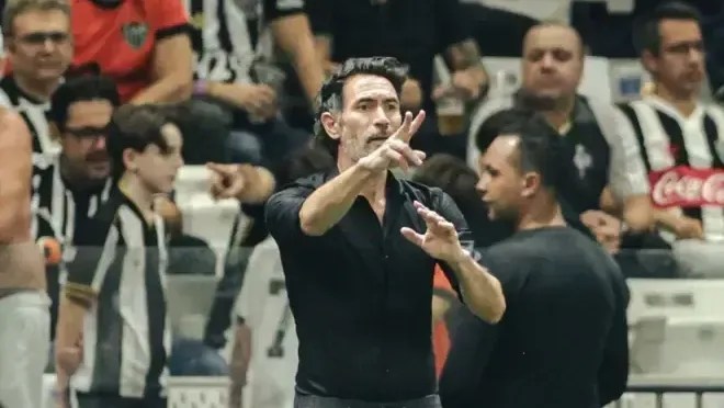 Domínguez cita fatores para boa fase do Atlético-MG: “Não é pelo gramado”