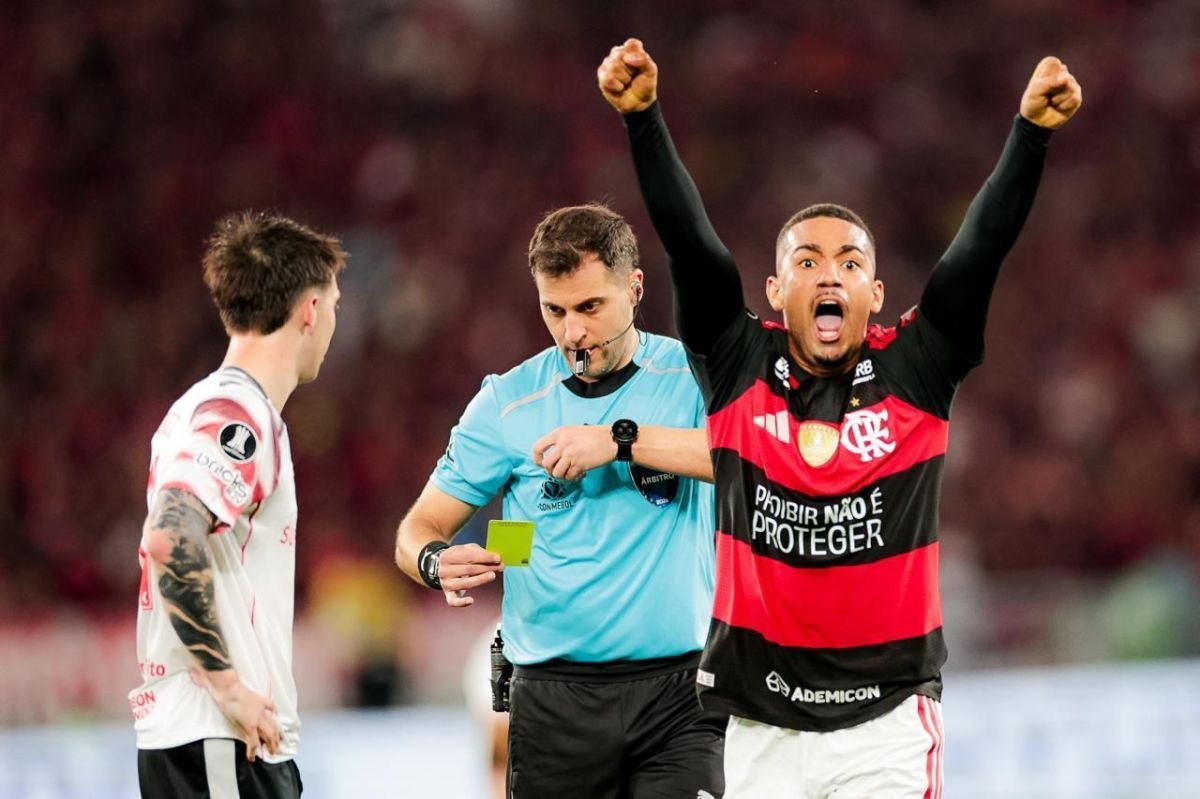 Danilo renova com o Flamengo por mais uma temporada
