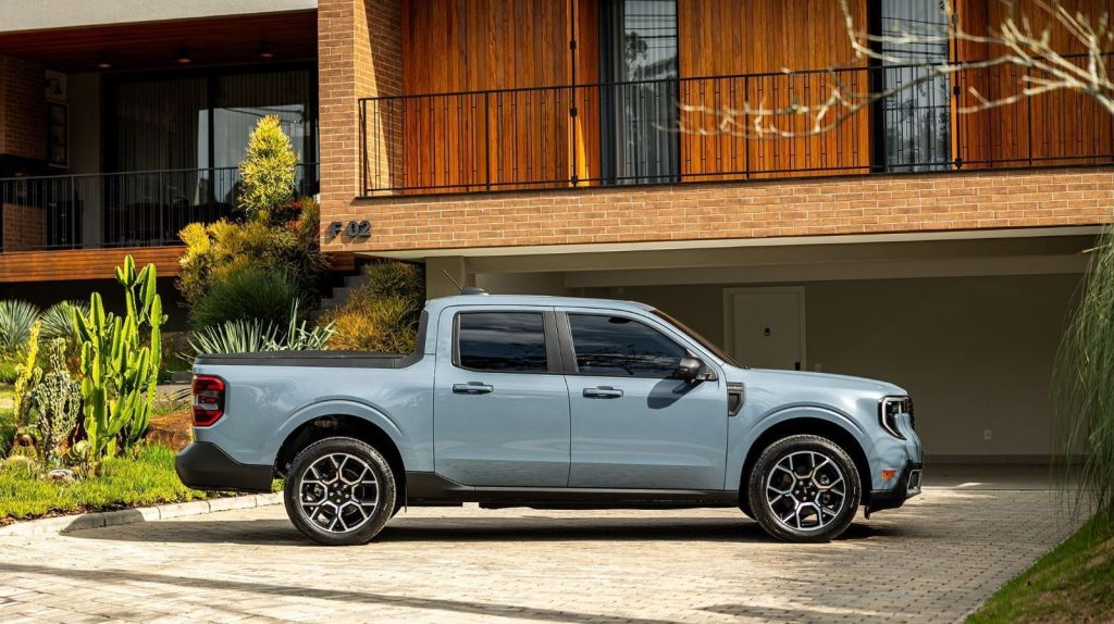 Ford Maverick Lariat