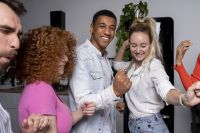 Mover o corpo ao ritmo da música pode ser tão eficaz quanto a academia? A ciência responde