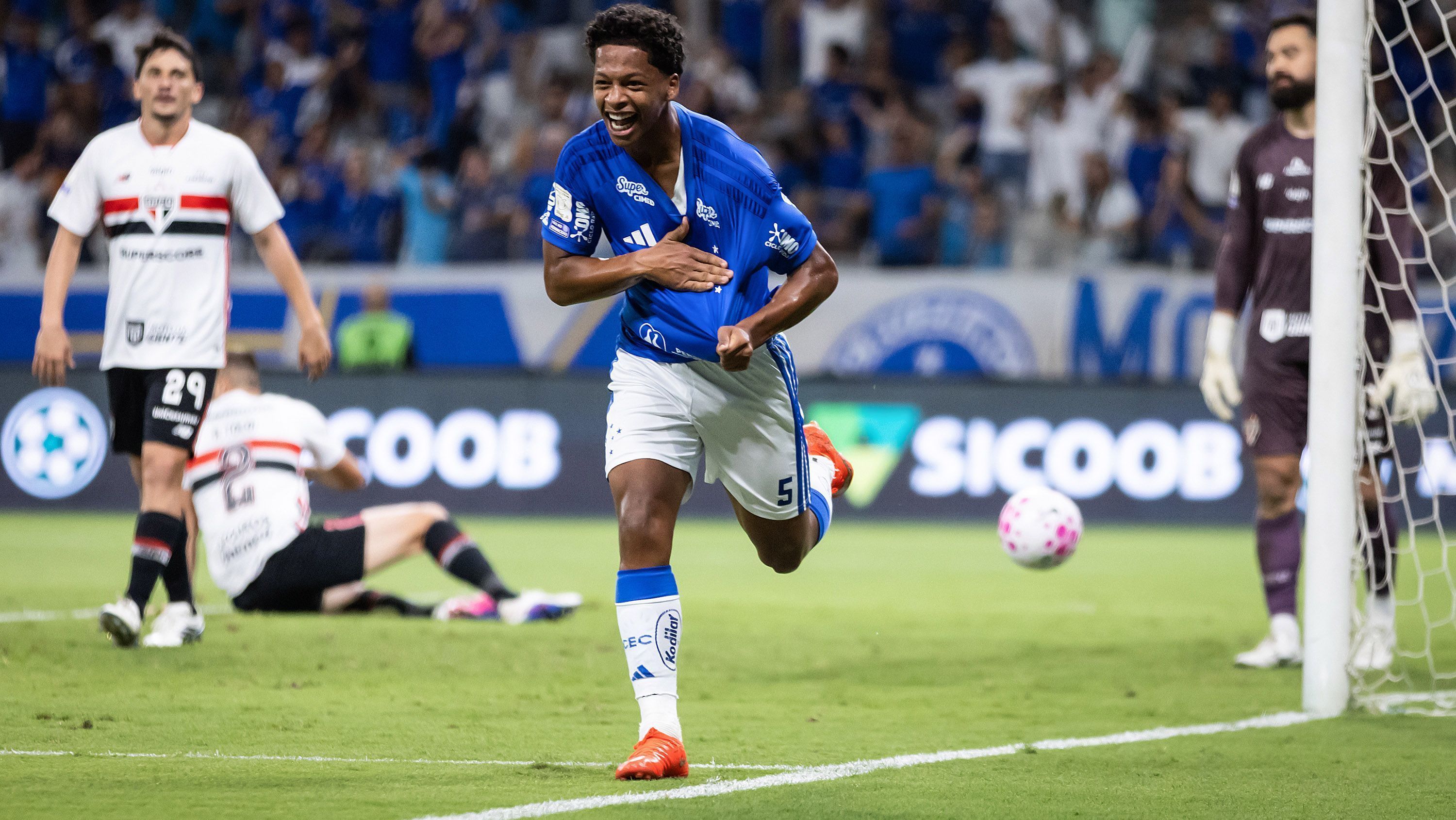 Imagem de destaque do post: Joia do Cruzeiro, Zé Lucas marca primeiro gol da carreira; veja
