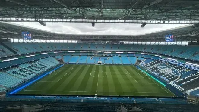 Grêmio suspende torcedor flagrado em suposto ato racista no GreNal