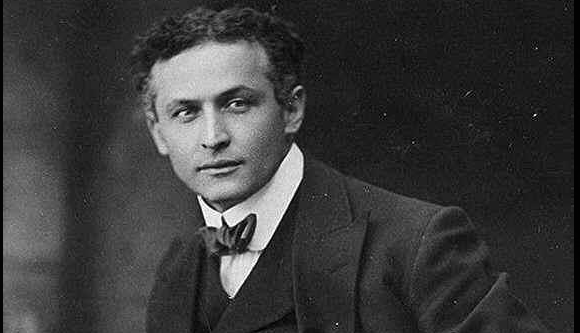 O mágico Harry Houdini