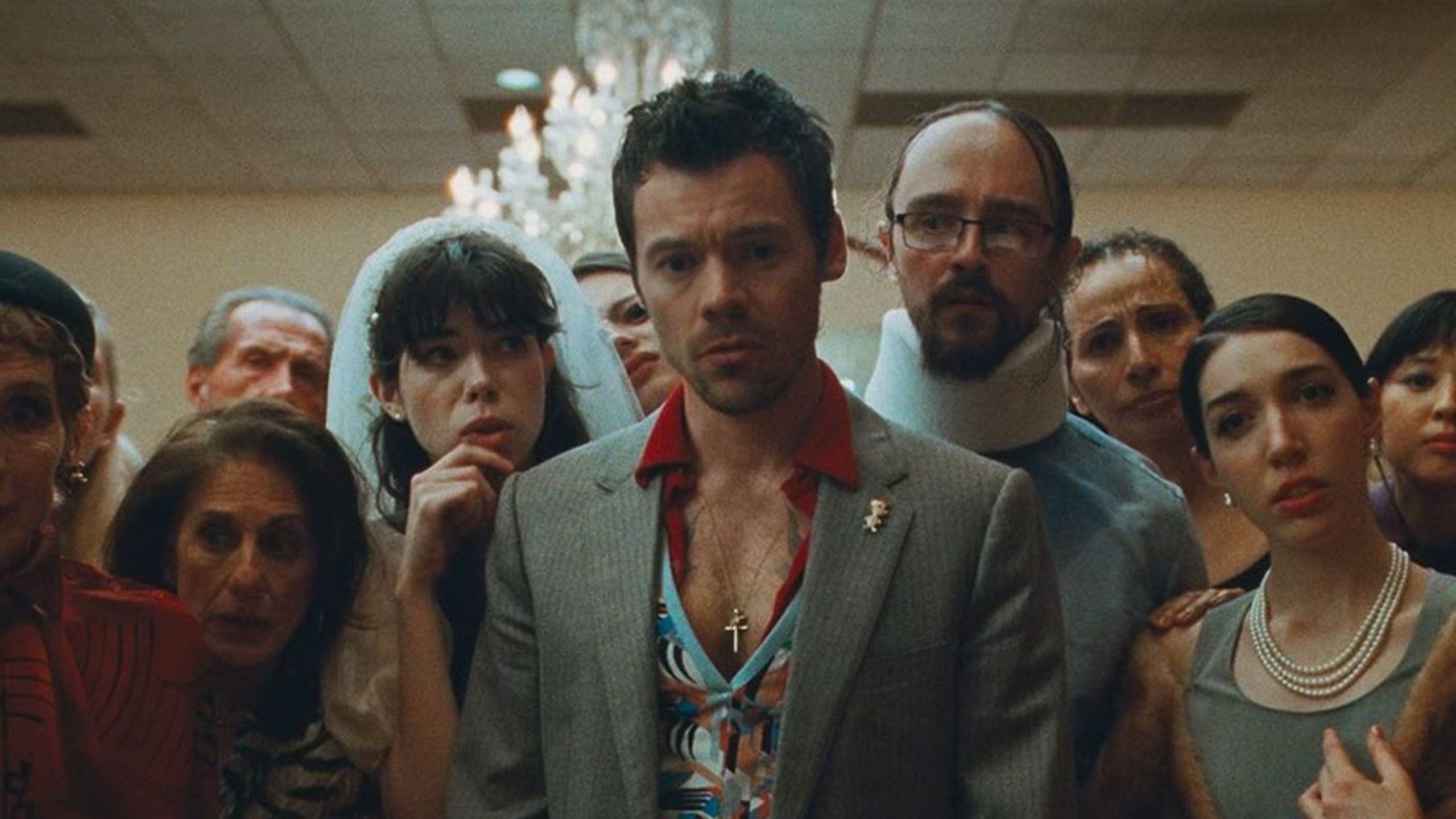 Harry Styles anuncia clipe de "Coming Up Roses" para segunda-feira (26)