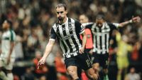 Com time misto, Atlético-MG bate o Coritiba e ganha posições no Brasileirão