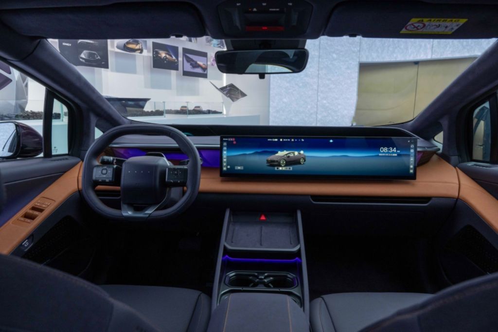 Interior tecnológico do Hyundai Ioniq V