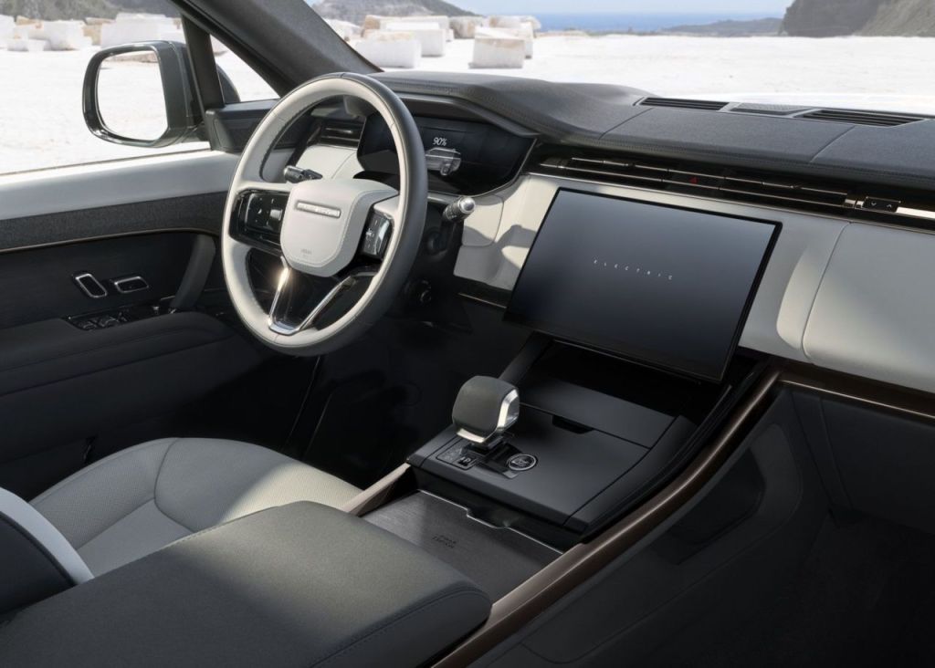 Interior do Range Rover Sport elétrico