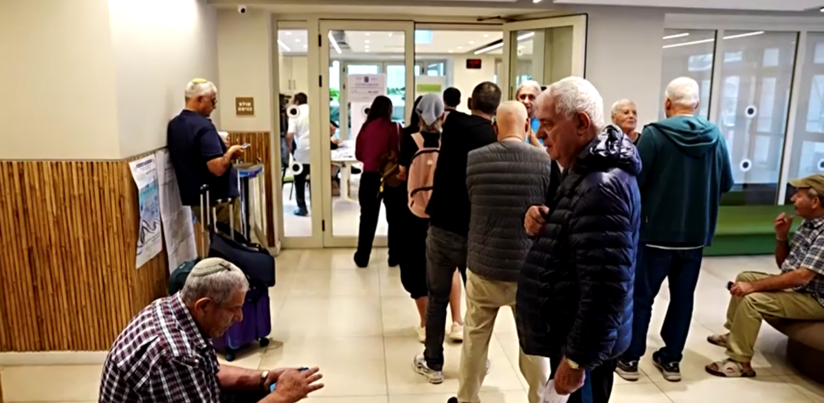 Políticos de Israel intensificam esforços de campanha em meio a votação