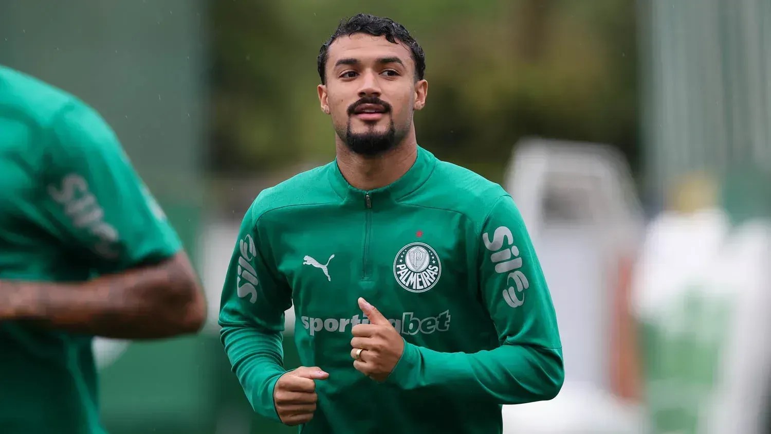 Mesmo sem atuar, lateral do Palmeiras é flagrado em exame antidoping