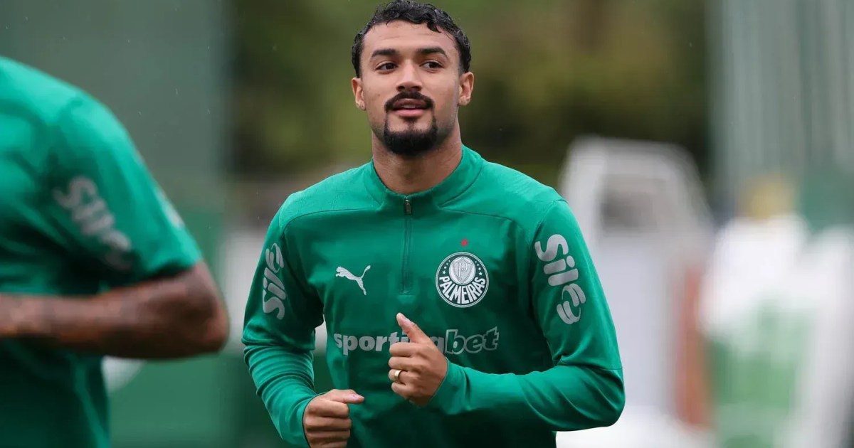 Jefté, lateral do Palmeiras, durante jogo