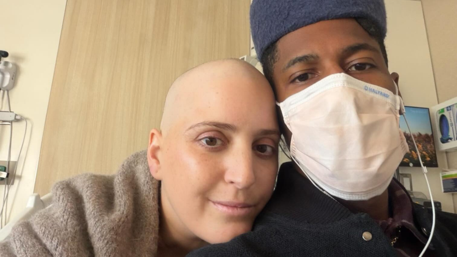 Jon Batiste e sua esposa, Suleika Jaouad, em meio a tratamento para curar um câncer