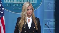 Nova porta-voz da Casa Branca confunde Trump com marido em estreia no cargo