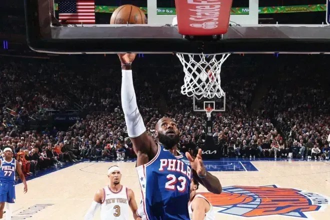 Imagem de destaque do post: NBA: LeBron James estreia, e 76ers batem atuais campeões Knicks em jogaço