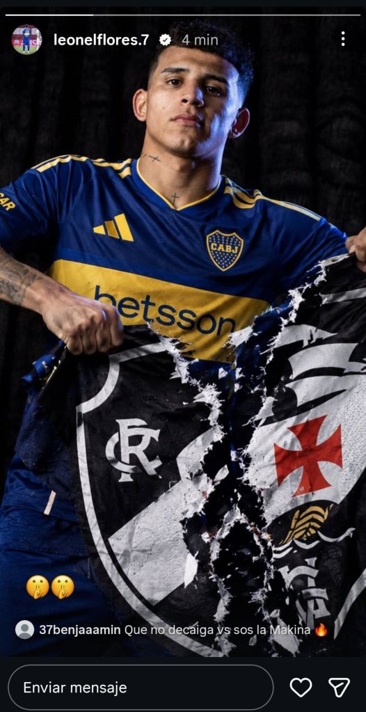 Flores aparece rasgando o escudo do Vasco em publicação no Instagram