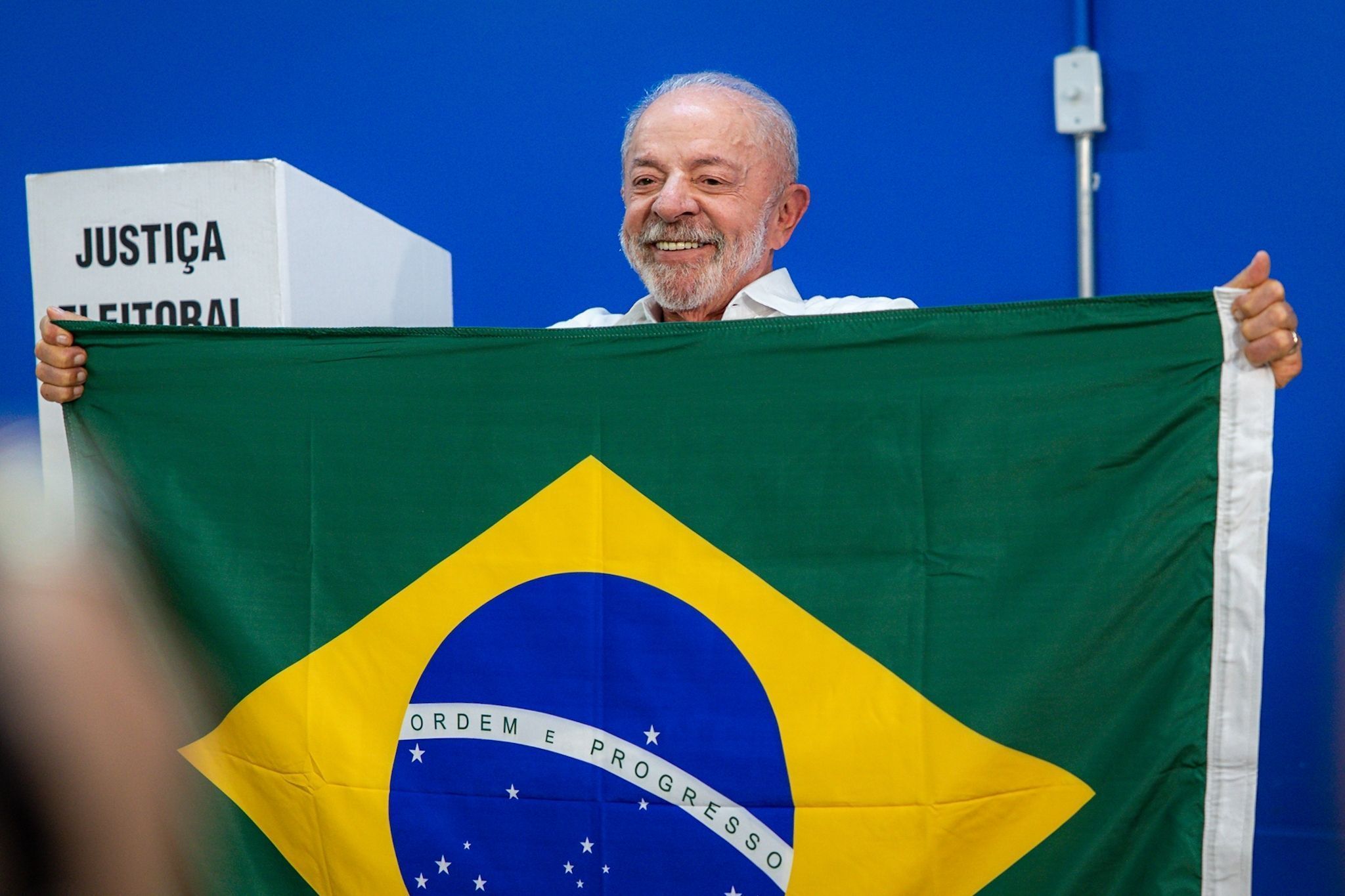Corinthians parabeniza Lula por reeleição: "Viva a democracia do Brasil"