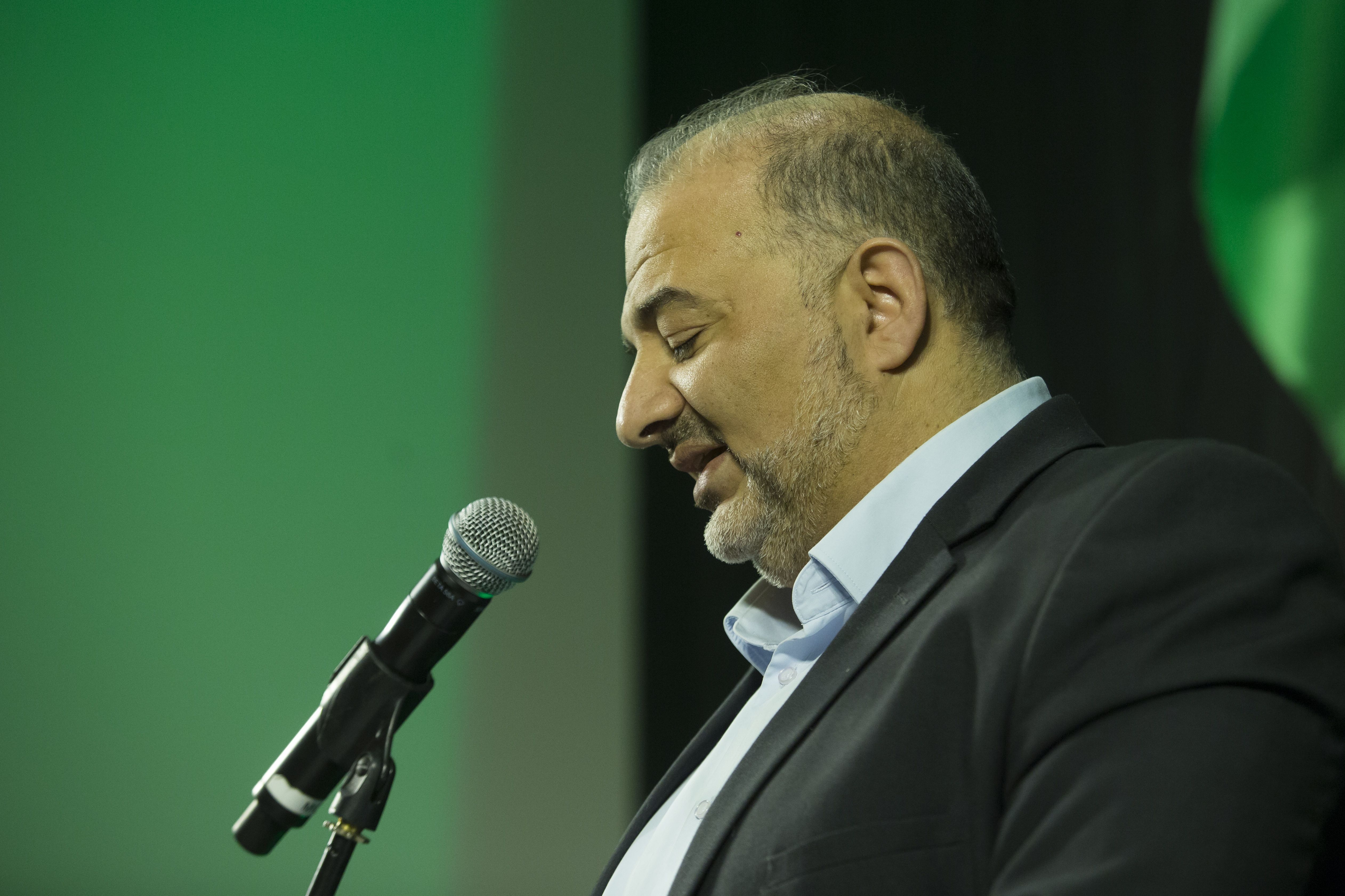 Mansour Abbas, líder da Lista Árabe Unida (Ra'am), profere um discurso em 1º de abril de 2021, em Nazaré, em Israel • Amir Levy/Getty Images