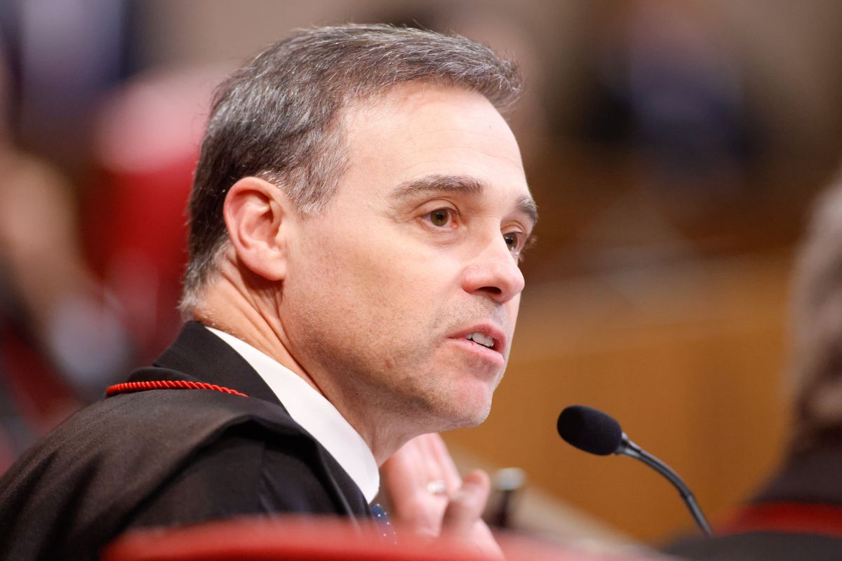 Flávio critica “pacote de bondades de Lula” e promete “prosperidade”