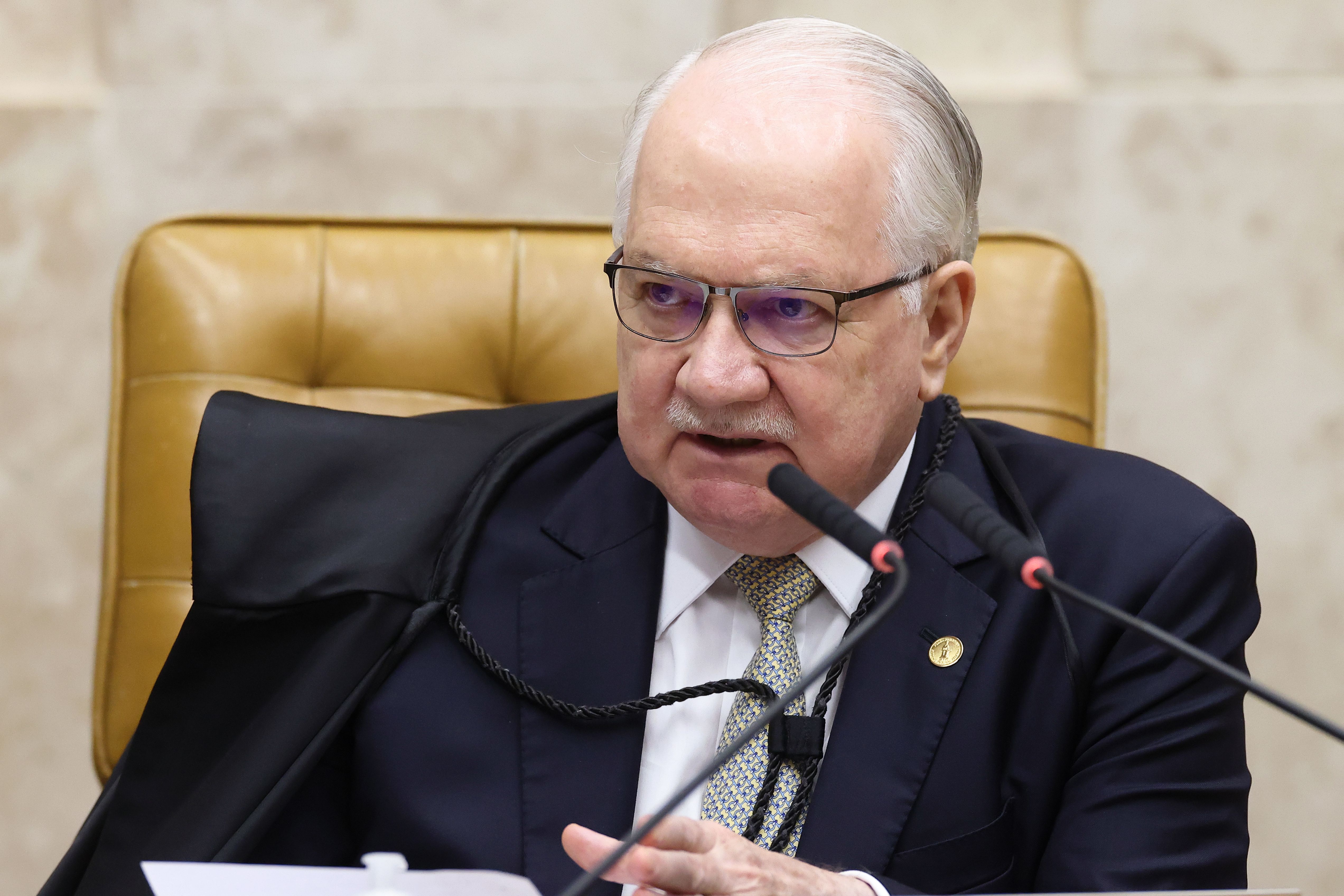 O presidente do STF, ministro Edson Fachin, em sessão plenária do STF