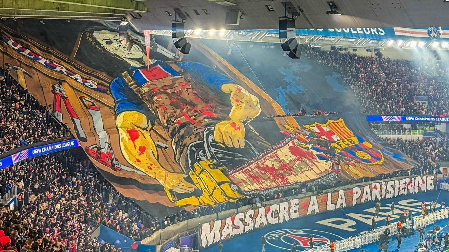 Mosaico da torcida do PSG antes do jogo contra o Barcelona pela Champions
