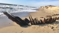 Tempestade violenta revela destroços de navio histórico que naufragou em 1884 em praia dos EUA