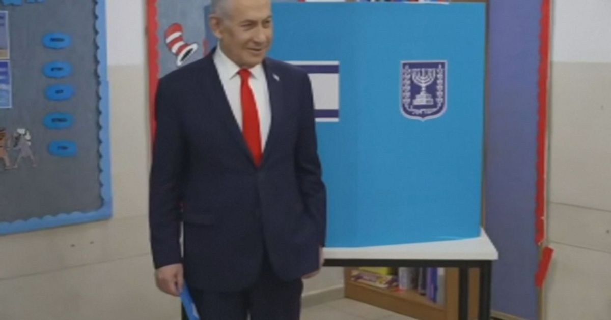 Benjamin Netanyahu vota em eleições de Israel