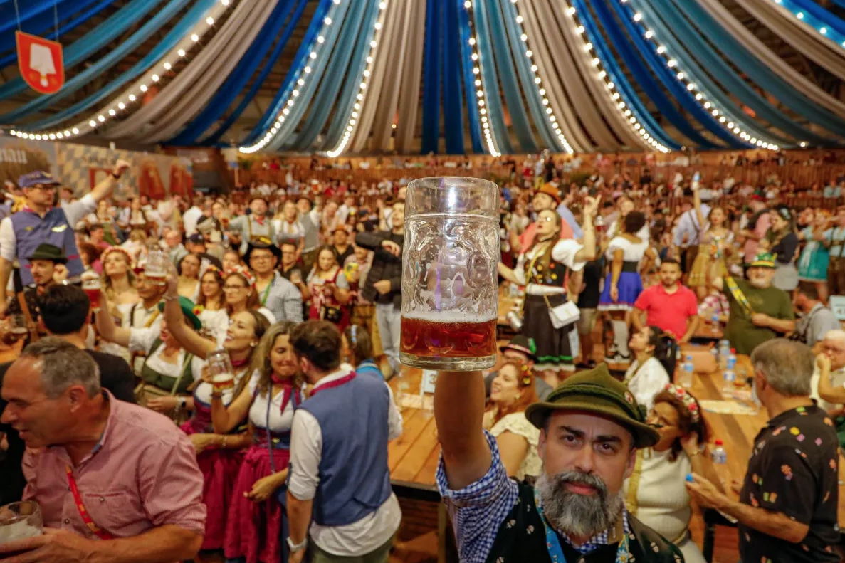 Oktoberfest Blumenau começa com pavilhão inédito e novidades gastronômicas