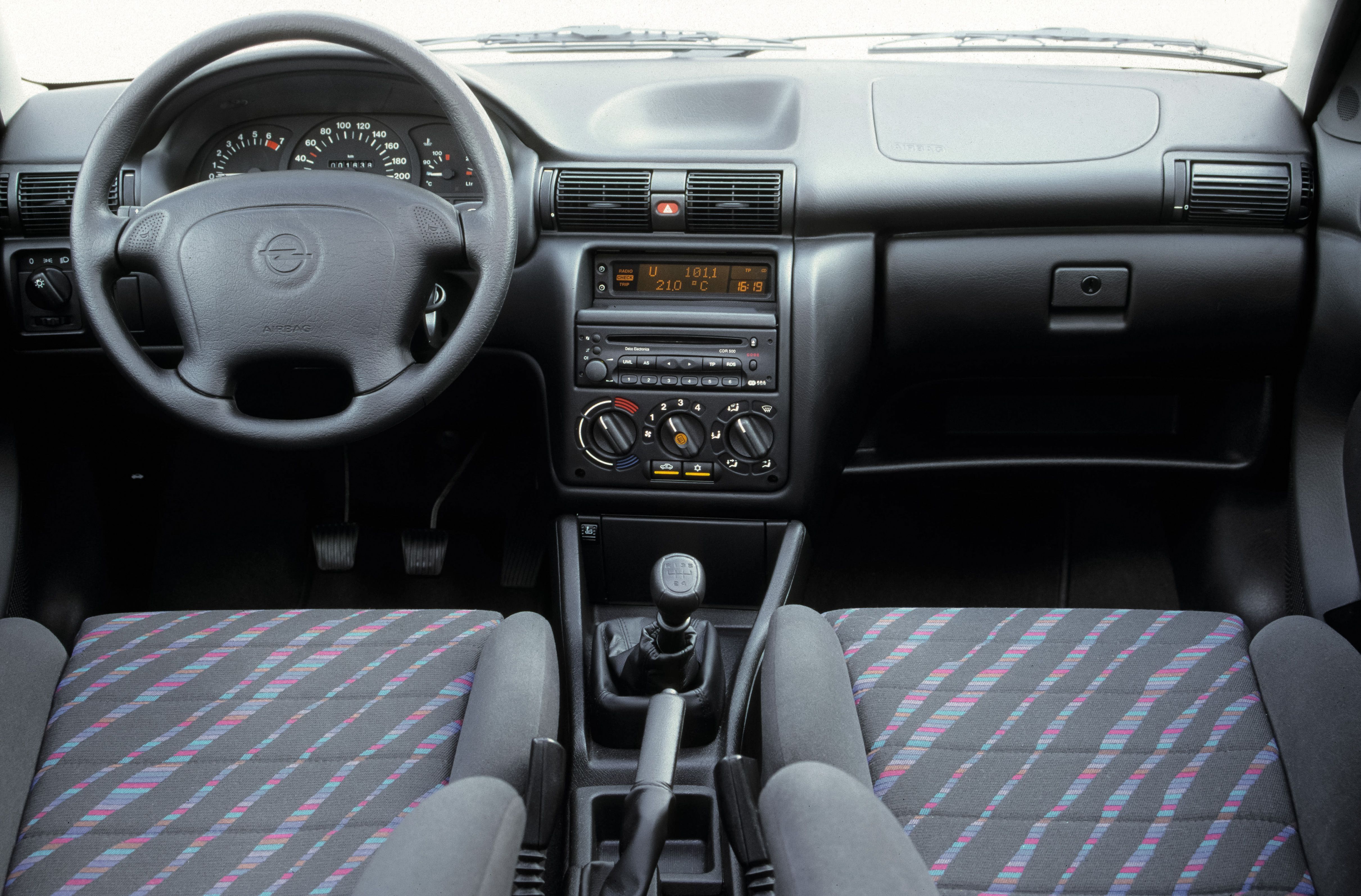 Opel Astra F Sport, MY 1996 • Divulgação Opel