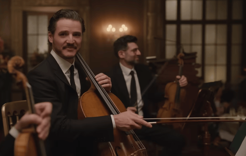 Pedro Pascal diz que aprender violoncelo para filme foi seu maior desafio