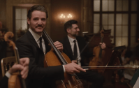 Pedro Pascal lembra do início da carreira: “Você engole mt sapo”