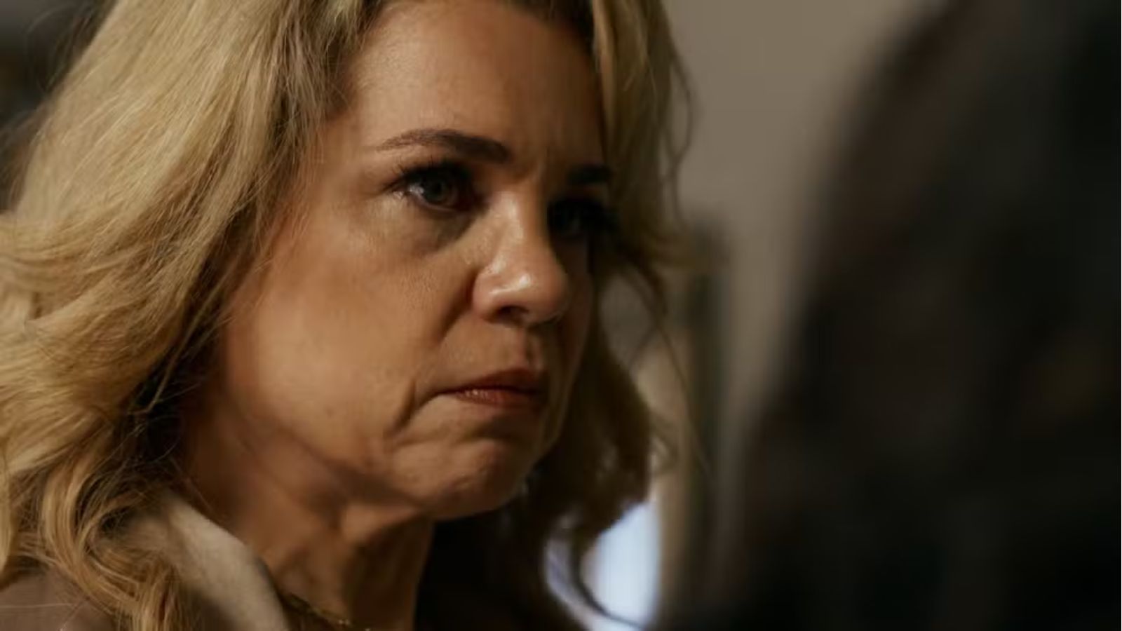 Pilar orquestra plano de vingança contra Adriana em "Quem Ama Cuida"
