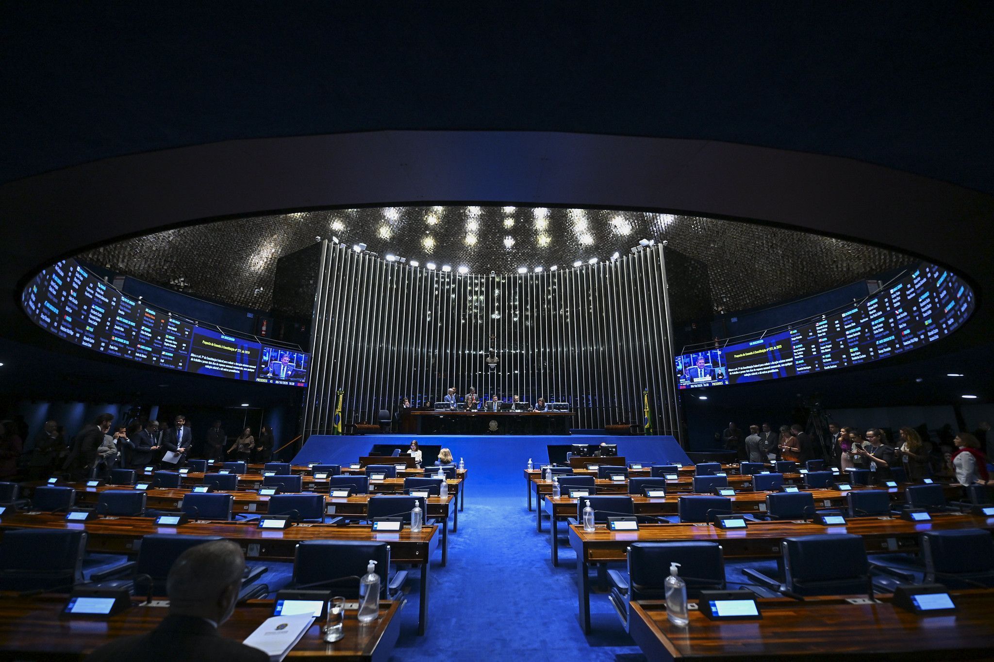 Senado inicia discussão da PEC do fim da 6x1 com baixa presença da oposição