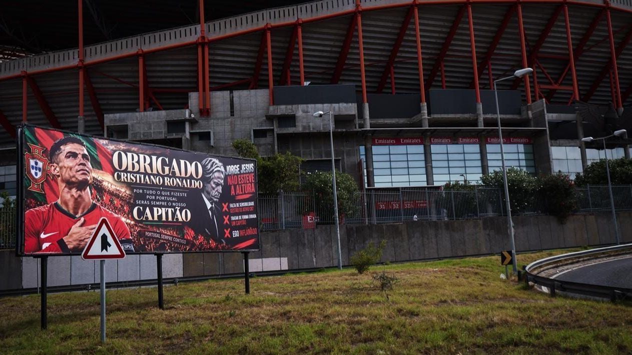 Painéis em apoio a Cristiano Ronaldo são vistos em Portugal após polêmica