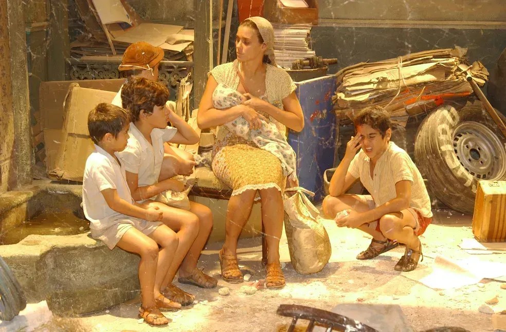 Foto de Carolina Dieckmmann como Maria do Carmo na primeira fase de "Senhora do Destino"