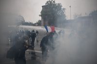 França tem violência em Paris e Marselha após protestos pacíficos no país