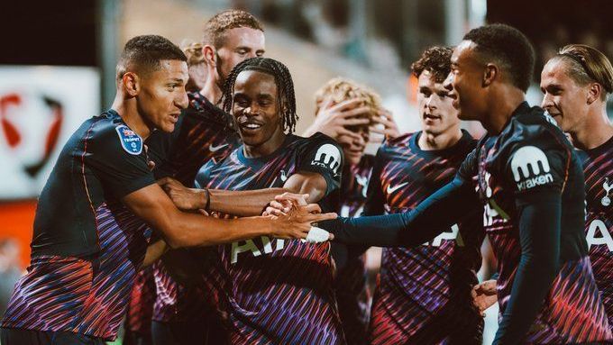 Richarlison marca pelo sub-21 do Tottenham, mas equipe é eliminada; veja