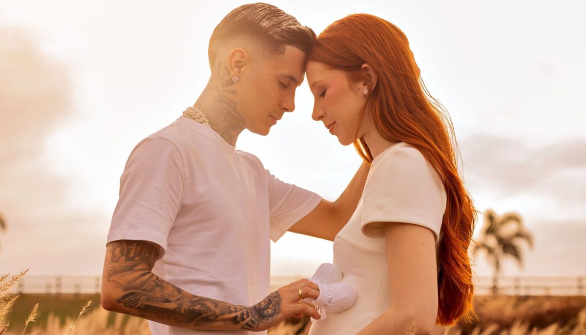 Aos 19 anos, Soso Careca anuncia gravidez de MC Paiva; veja