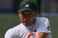 Tenista chinês critica Zverev: "Gostei mais de jogar contra Alcaraz"