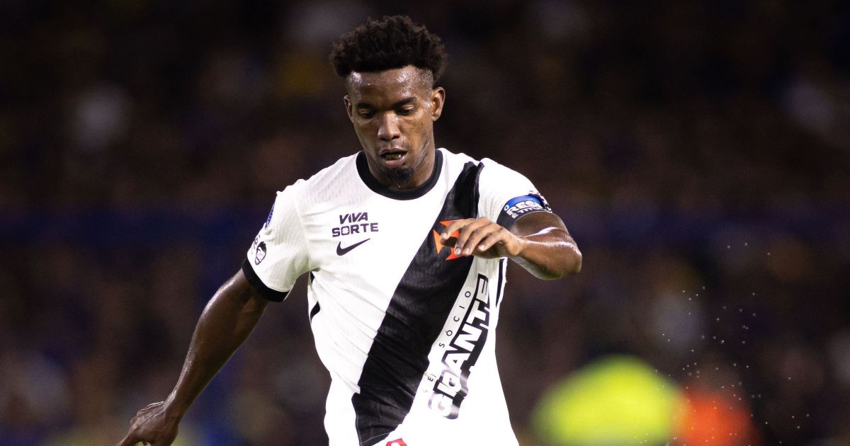 Thiago Mendes, capitão do Vasco, é alvo de racismo após provocar o Boca Jrs