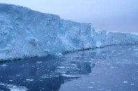 Recuo da “Geleira do Juízo Final” pode elevar nível do mar em 3 cm até 2100, aponta estudo