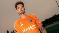 Goleiro do Paris FC, Trapp fala português e é noivo de modelo brasileira