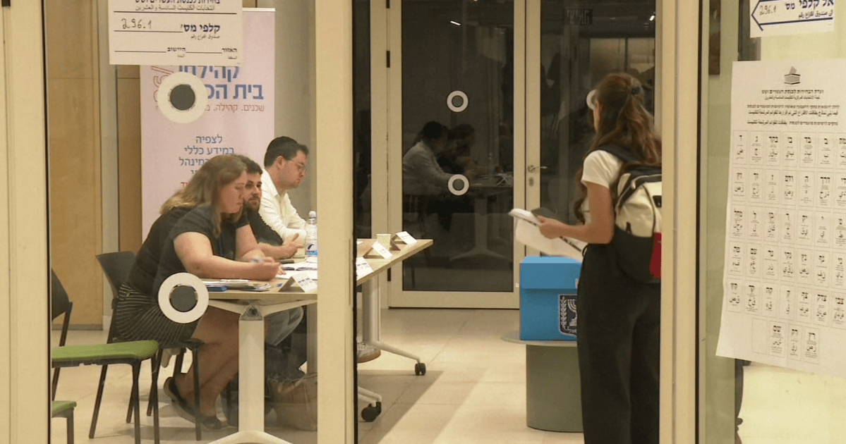 Urnas fecham em Israel em disputa que vai definir futuro de Netanyahu