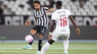 Botafogo tem novidades sobre o quadro clínico de Arthur Chaves e Vitinho