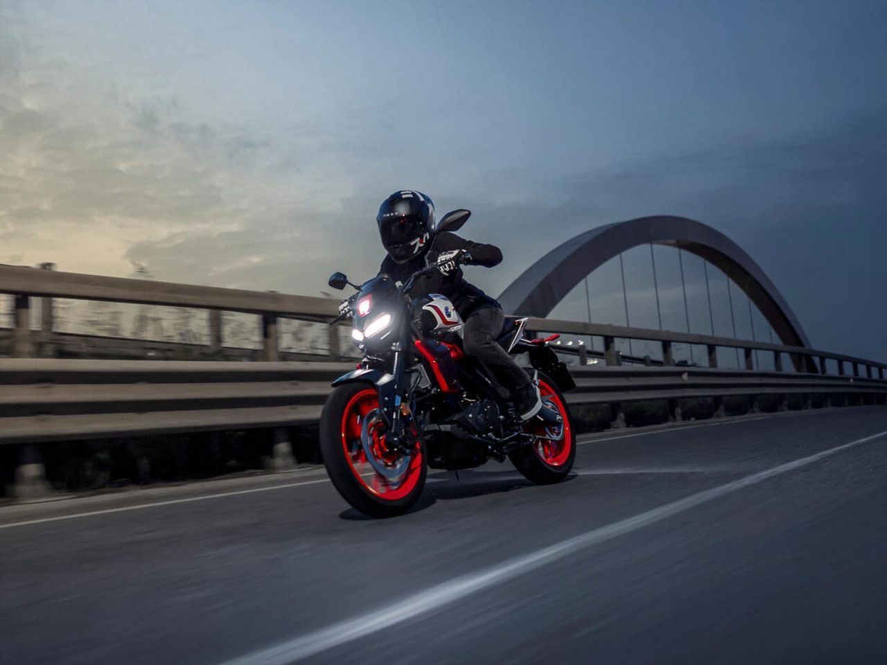 Yamaha MT-125 é atualizada na Europa com novo visual e tanque redesenhado • Divulgação