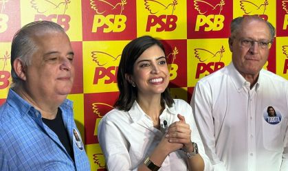 Tabata Amaral, Márcio França e Geraldo Alckmin durante coletiva de imprensa após convenção municipal da candidatura da deputada